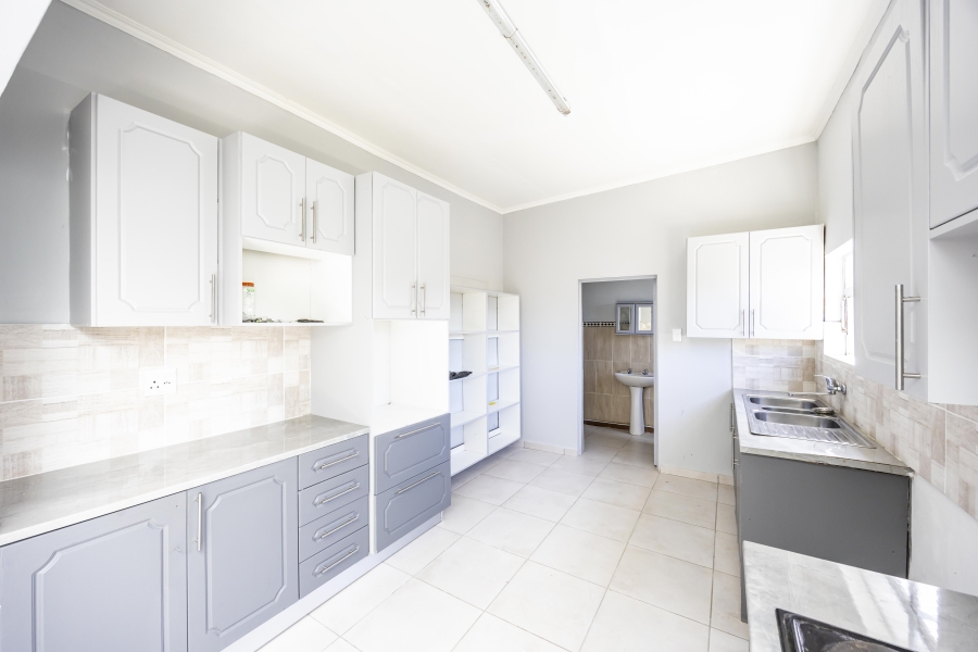 5 Bedroom Property for Sale in Sunnyridge Eastern Cape